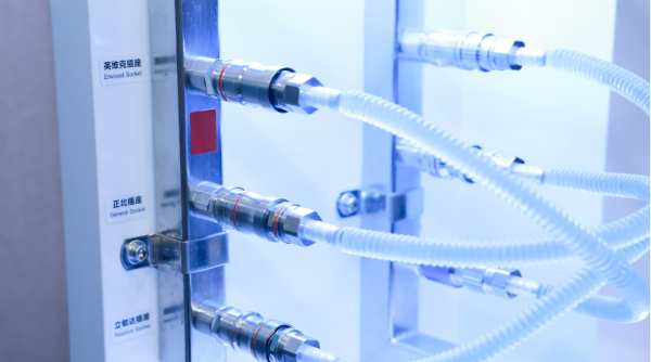 英特尔如何解决数据中心液冷技术的“接头难题”？